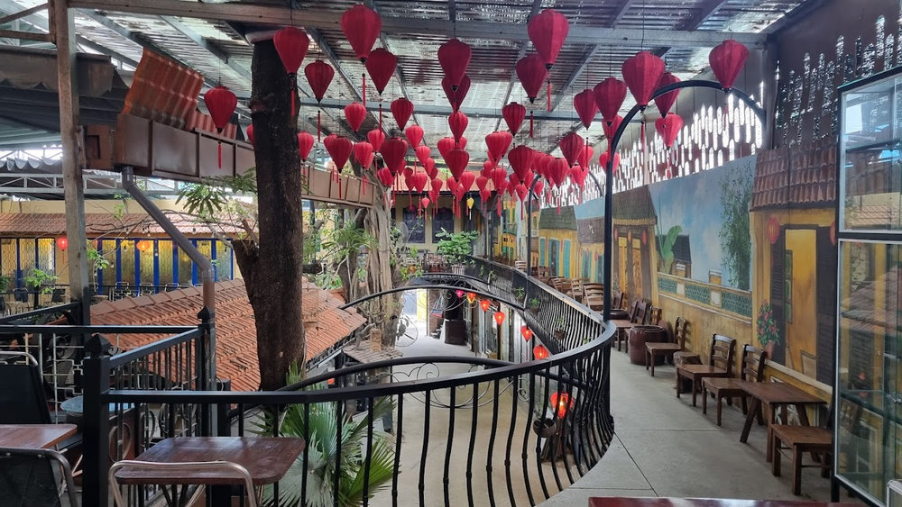 The antique-style cafes in this market offer a nostalgic and cozy ambiance